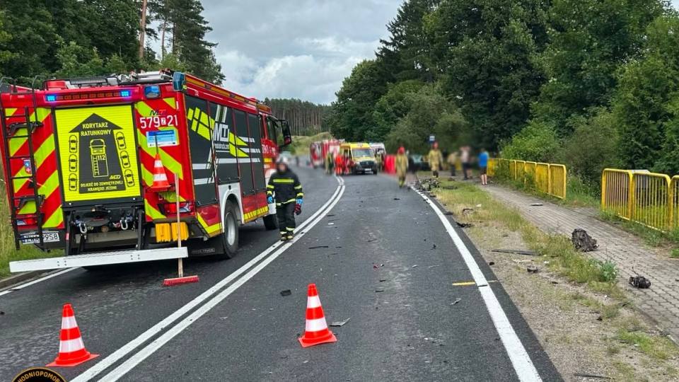 DK10 zablokowana po zderzeniu samochodu osobowego z ciężarówką
